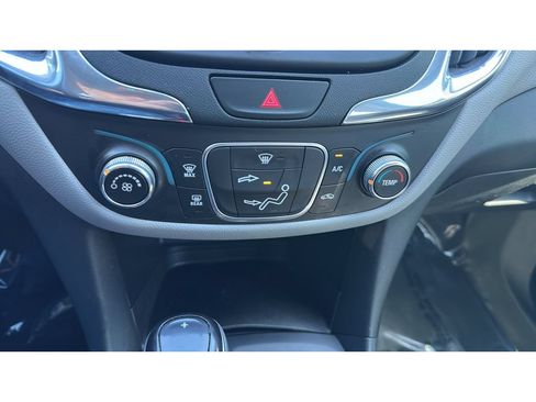 Used 2020 Chevrolet Equinox LS w/ LS Convenience Package AWD/4WD image 16