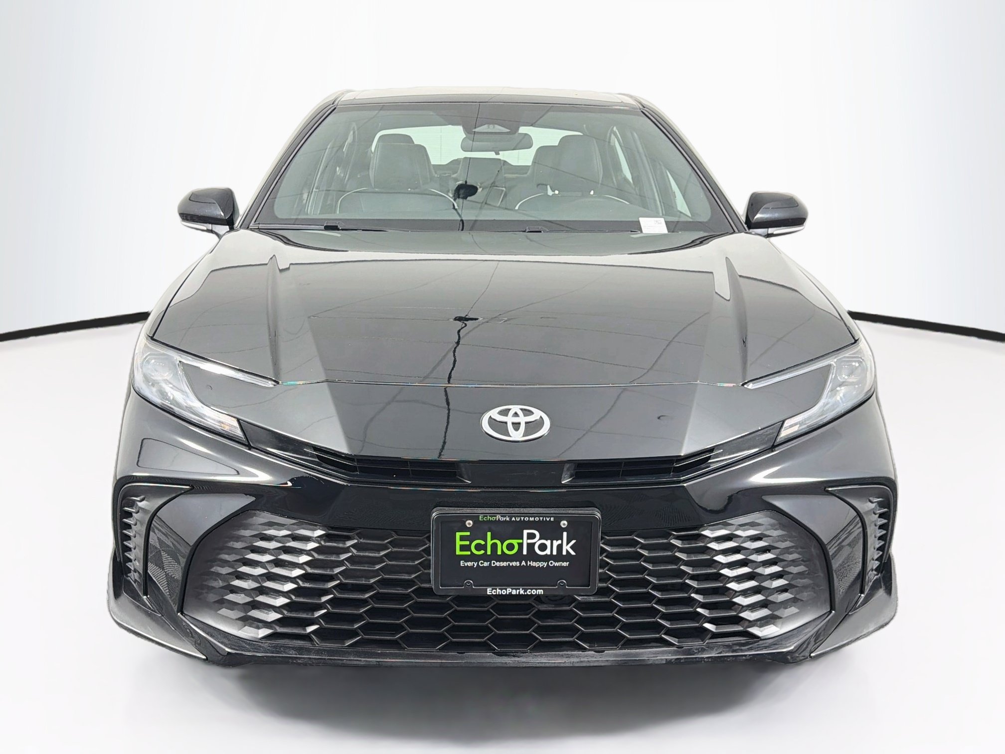 Used 2025 Toyota Camry SE FWD image 2