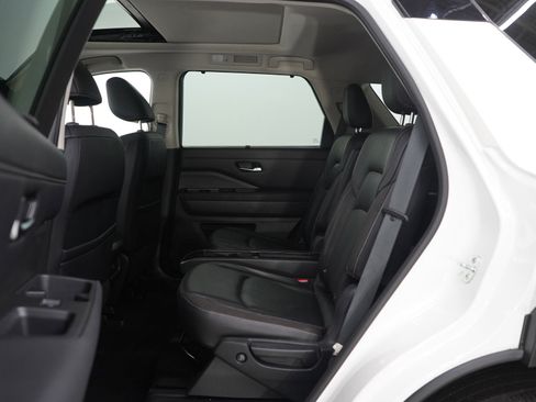 Used 2023 Nissan Pathfinder SL w/ SL Premium Package image 19