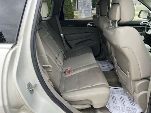 Used 2012 Jeep Grand Cherokee Laredo w/ Laredo E Group image 17