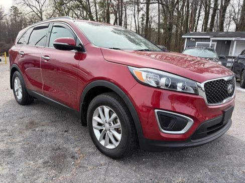 Used 2016 Kia Sorento LX image 2