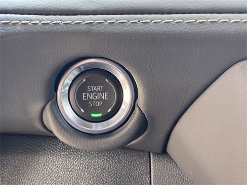 New 2025 Chevrolet Suburban Premier image 18