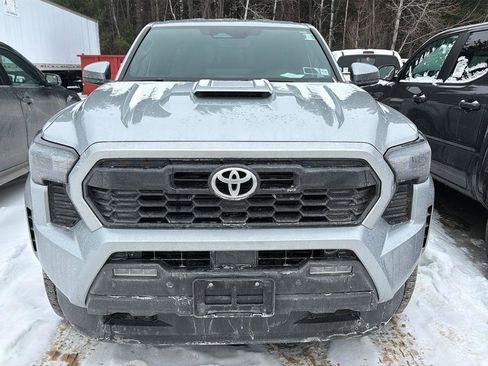 Used 2024 Toyota Tacoma TRD Sport image 2