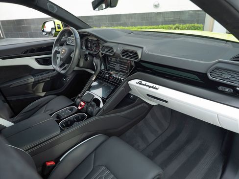 Used 2023 Lamborghini Urus S AWD/4WD image 2