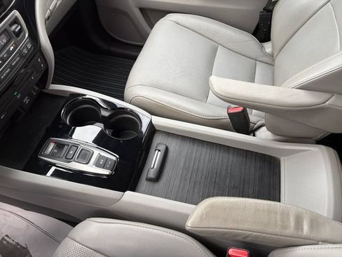 Used 2017 Honda Pilot Elite image 15