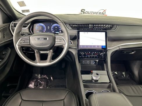 Used 2024 Jeep Grand Cherokee Limited w/ Luxury Tech Group II image 20