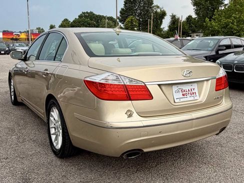 Used 2011 Hyundai Genesis 3.8 RWD image 4