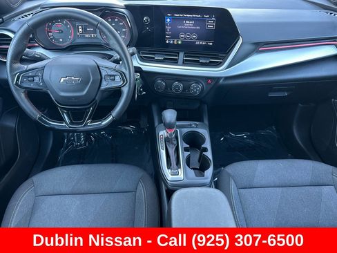 Used 2025 Chevrolet Trax RS FWD image 16
