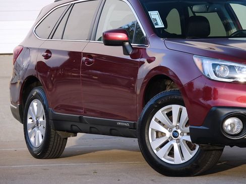 Used 2017 Subaru Outback 2.5i Premium image 19