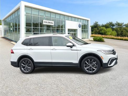 Certified 2024 Volkswagen Tiguan SE image 8