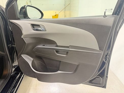 Used 2018 Chevrolet Sonic LT image 32