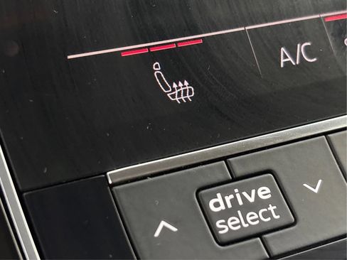 Used 2020 Audi Q8 Premium w/ Convenience Package image 43