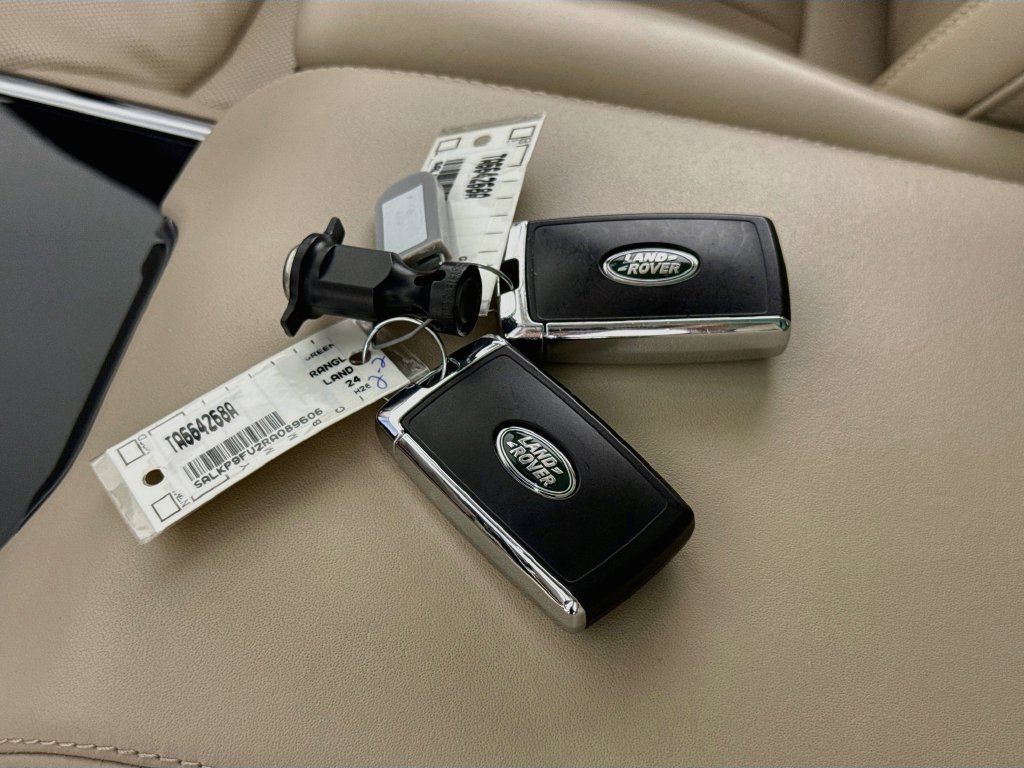 Used 2024 Land Rover Range Rover SE AWD/4WD image 17