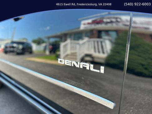 Used 2015 GMC Yukon XL Denali w/ Premium Package RWD image 19