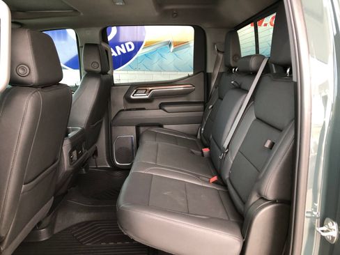 Used 2025 Chevrolet Silverado 1500 LT Trail Boss w/ Convenience Package II AWD/4WD image 8