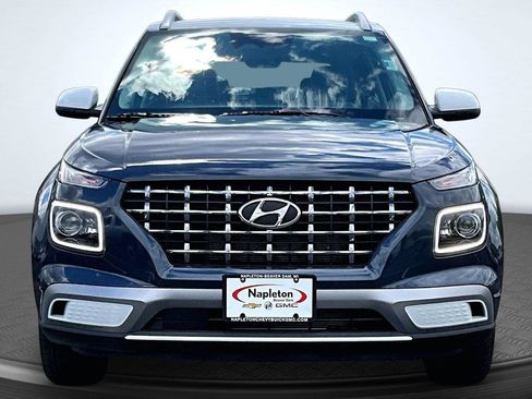 Used 2024 Hyundai Venue Limited FWD image 3
