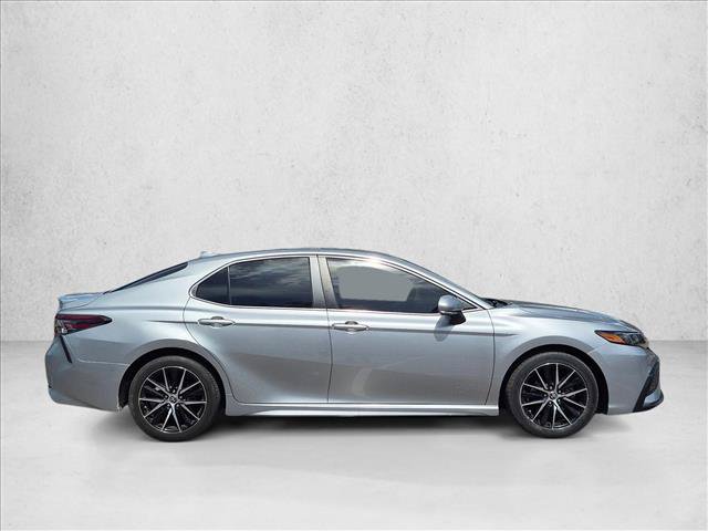 Used 2022 Toyota Camry SE FWD image 4