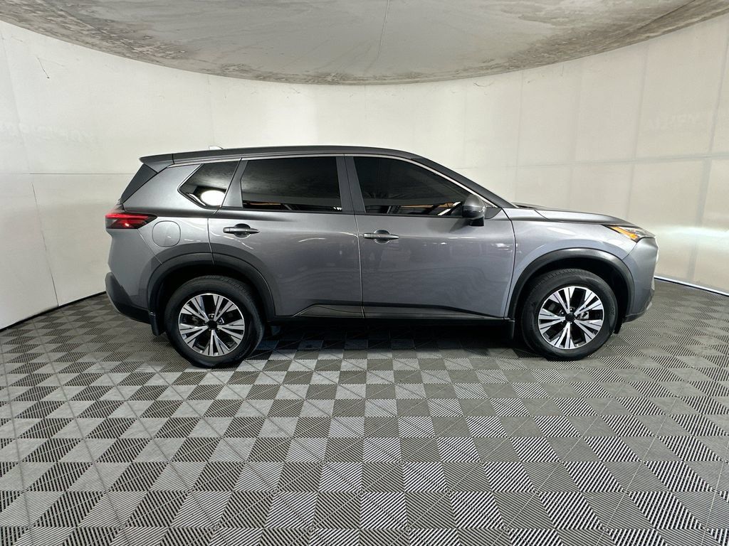 Used 2023 Nissan Rogue SV FWD image 2