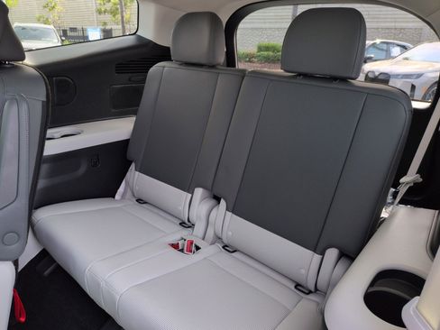 Used 2026 Hyundai Ioniq 9 Limited image 32