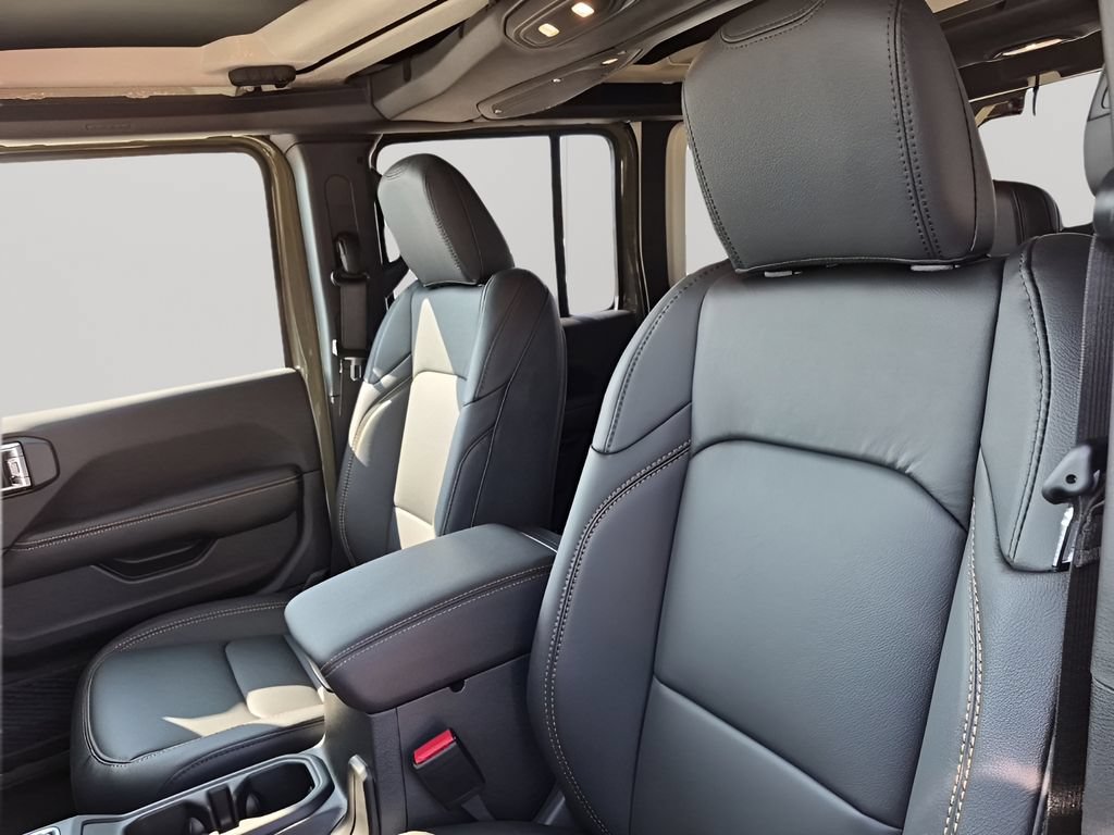 New 2026 Jeep Wrangler Unlimited Sahara AWD/4WD image 30