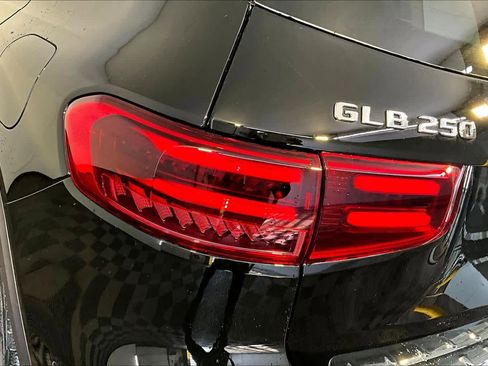New 2026 Mercedes-Benz GLB 250 4MATIC image 5