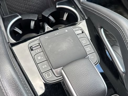 Used 2025 Mercedes-Benz GLE 450e 4MATIC w/ Driver Assistance Package image 15
