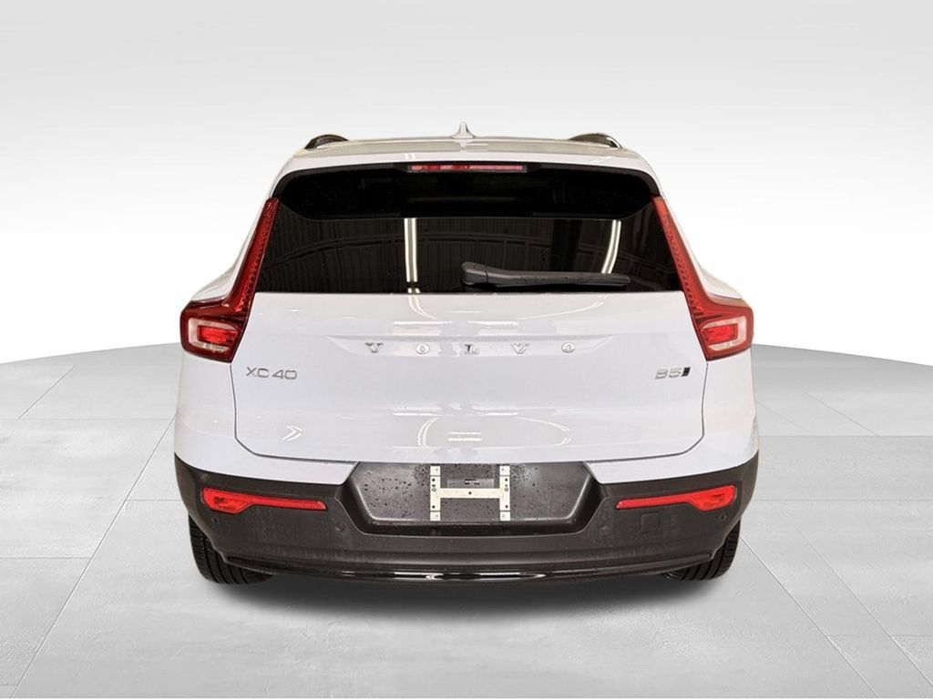 Used 2026 Volvo XC40 B5 Plus AWD/4WD image 4
