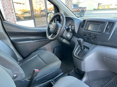 Used 2015 Nissan NV200 SV w/ Technology Package image 9