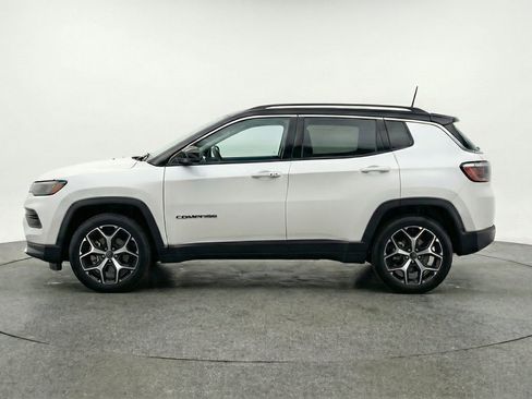 Used 2025 Jeep Compass Limited AWD/4WD image 5