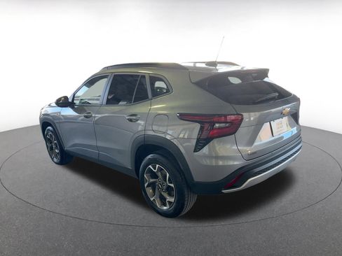 Used 2025 Chevrolet Trax LT image 11