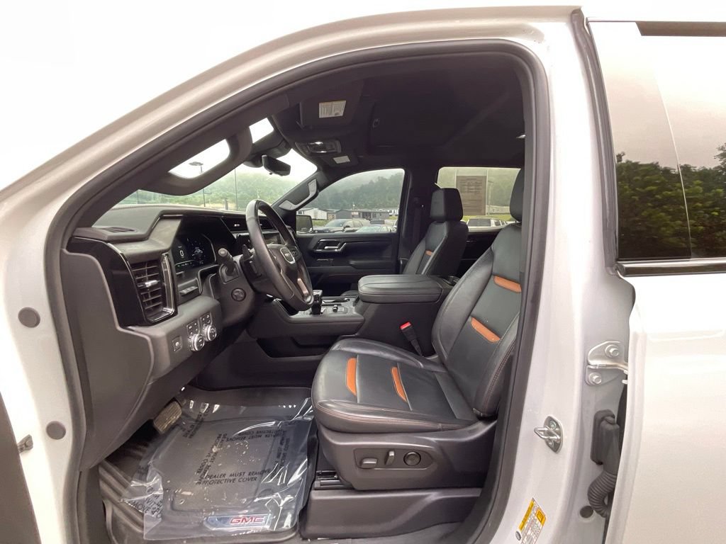 Used 2024 GMC Sierra 1500 AT4 w/ Technology Package AWD/4WD image 10