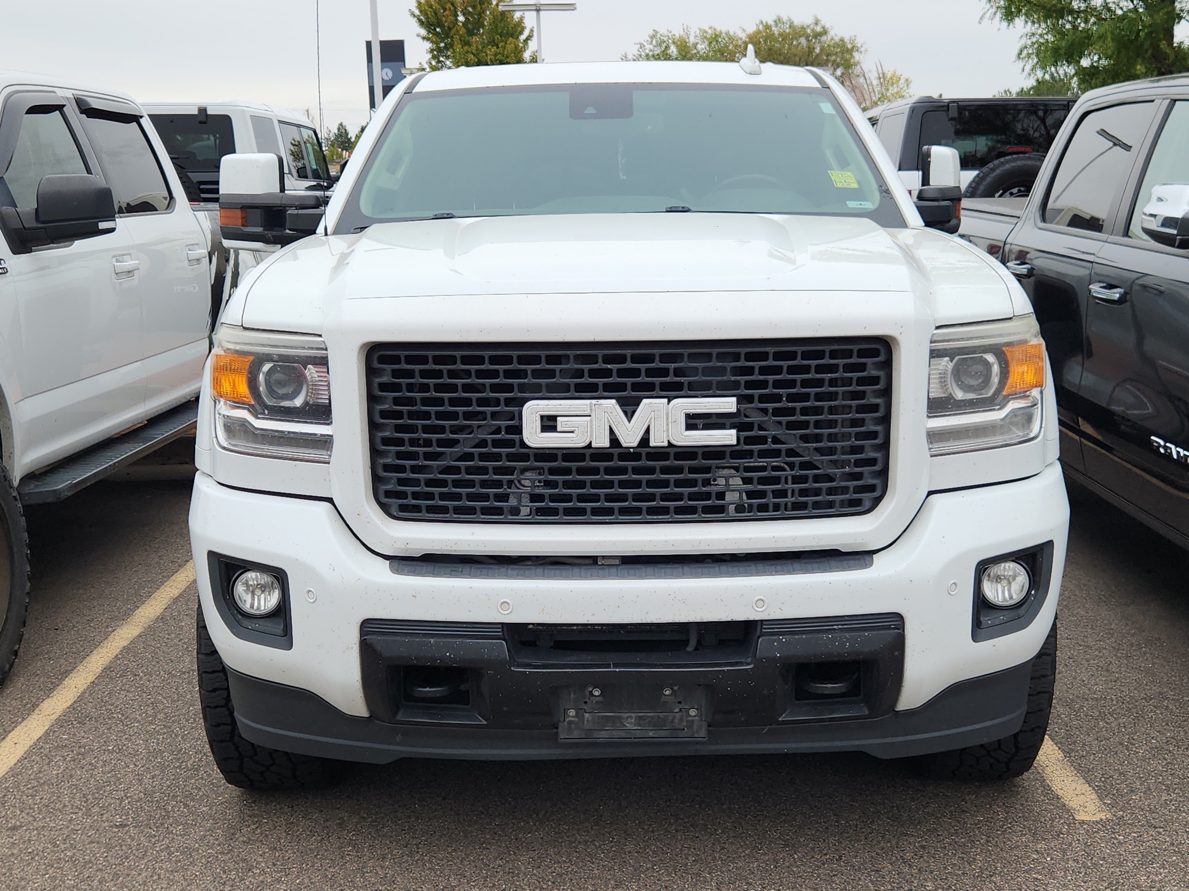 Used 2015 GMC Sierra 2500 Denali w/ Duramax Plus Package AWD/4WD image 2