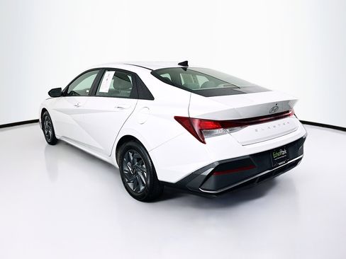 Used 2024 Hyundai Elantra SEL image 5