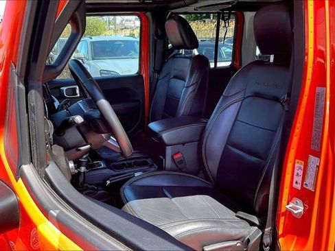 Used 2018 Jeep Wrangler Unlimited Sahara AWD/4WD image 25