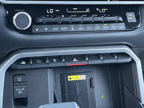 Used 2023 Toyota Sequoia Platinum RWD image 18