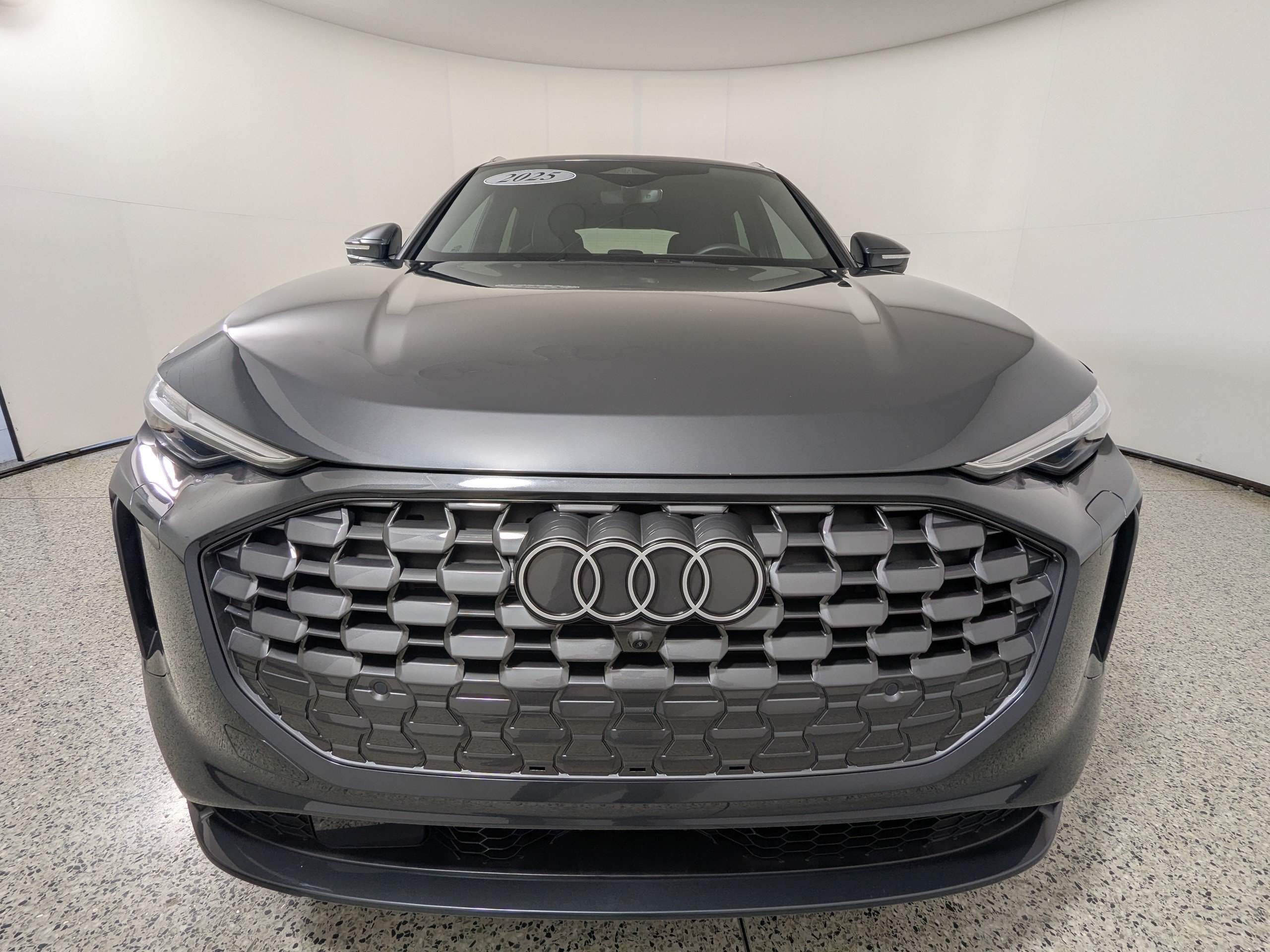 Certified 2025 Audi Q5 Premium AWD/4WD image 2