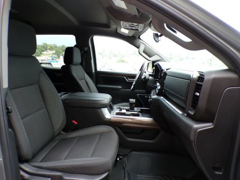 Used 2024 Chevrolet Silverado 1500 LT Trail Boss w/ Convenience Package II AWD/4WD image 15