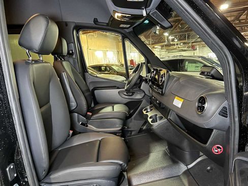 Used 2025 Mercedes-Benz Sprinter 2500 image 12