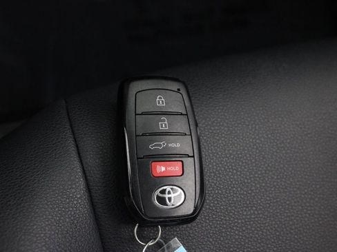 Used 2023 Toyota Corolla Cross XLE w/ Convenience Package FWD image 31