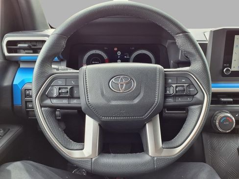Used 2025 Toyota Tacoma TRD Off-Road AWD/4WD image 15