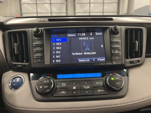 Used 2017 Toyota RAV4 Limited image 23