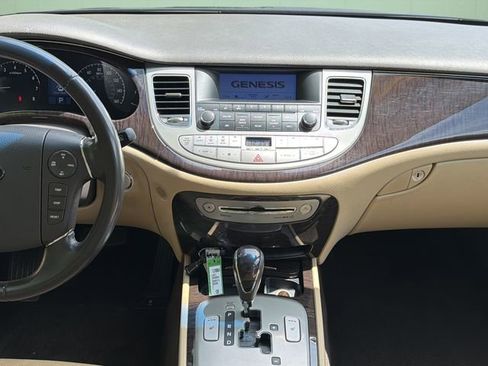 Used 2011 Hyundai Genesis 3.8 RWD image 18