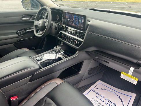 New 2026 Nissan Pathfinder Platinum AWD/4WD image 13