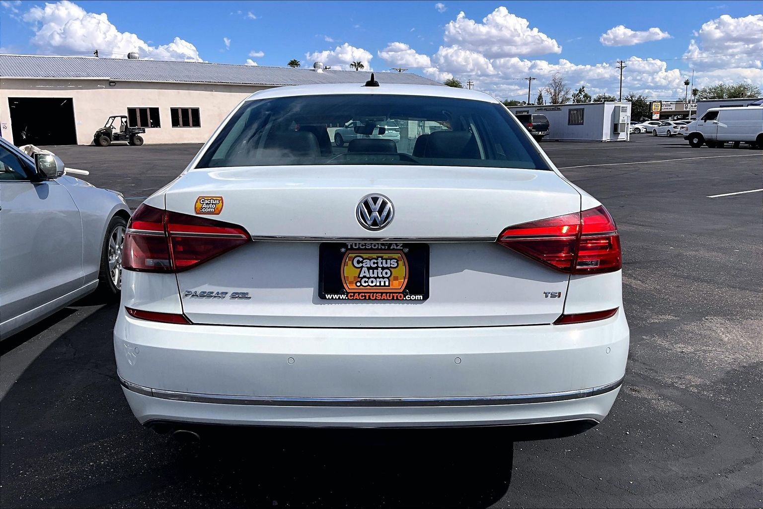 Used 2018 Volkswagen Passat 2.0T SEL Premium FWD image 4