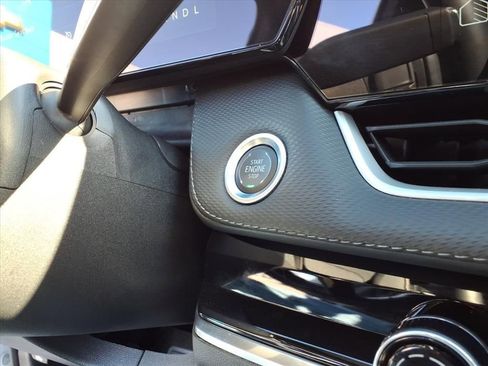 Used 2025 Chevrolet Equinox LT image 19