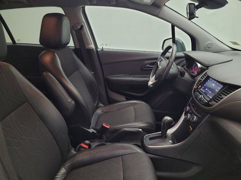 Used 2020 Chevrolet Trax LT w/ Driver Confidence Package FWD image 21