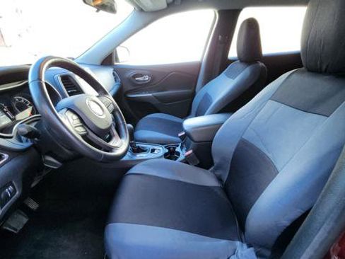 Used 2019 Jeep Cherokee Latitude w/ Cold Weather Group image 16