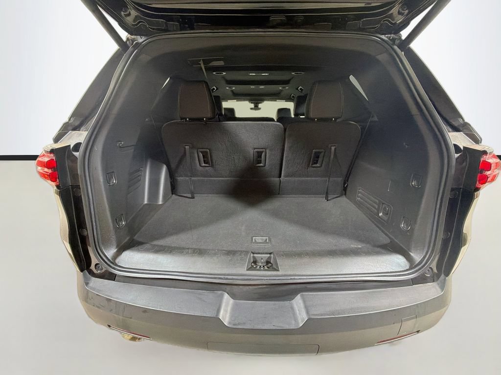 Used 2023 Chevrolet Traverse LT w/ LT Premium Package AWD/4WD image 35