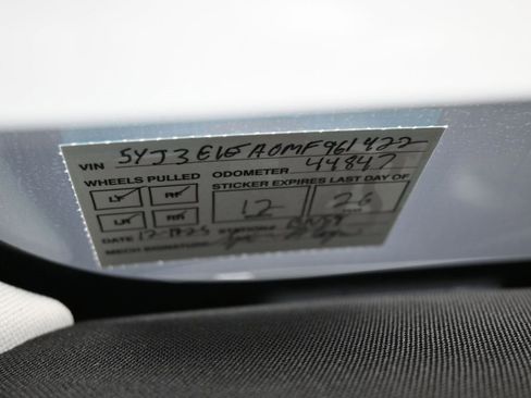 Used 2021 Tesla Model 3 Standard Range Plus image 9