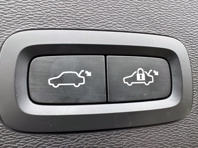 Used 2023 Volvo C40 P8 Recharge Ultimate AWD/4WD image 13